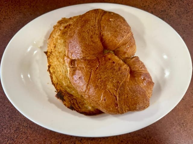 Side Croissant.